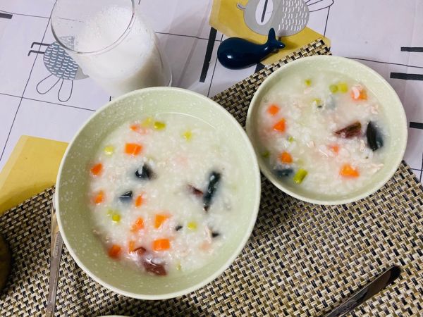 皮蛋瘦肉蔬菜粥