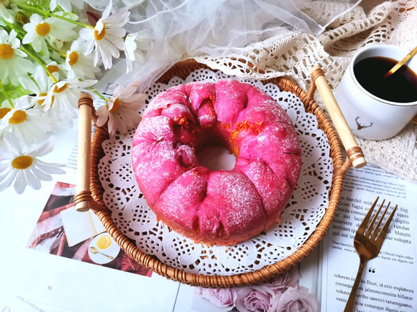 火龙果椰蓉花环手撕面包