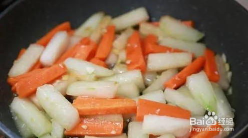 家常菜：炒胡萝卜