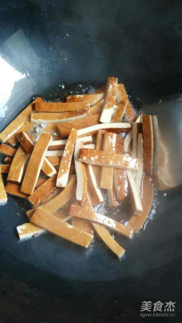 芹菜炒香干的做法