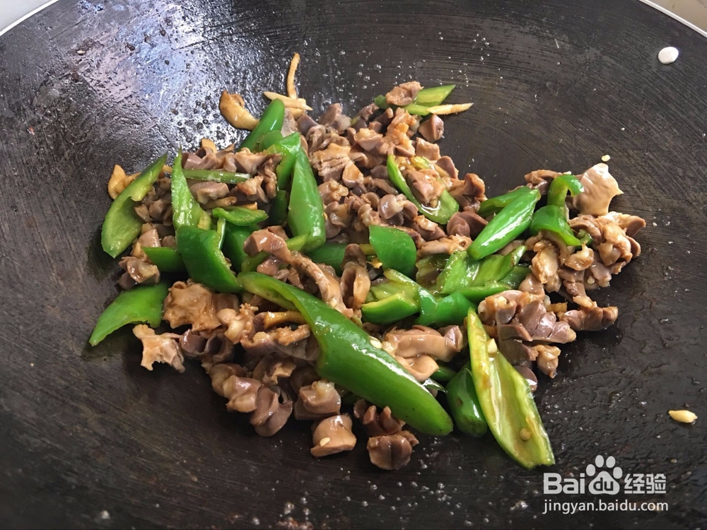 尖椒辣椒炒鸡胗的做法