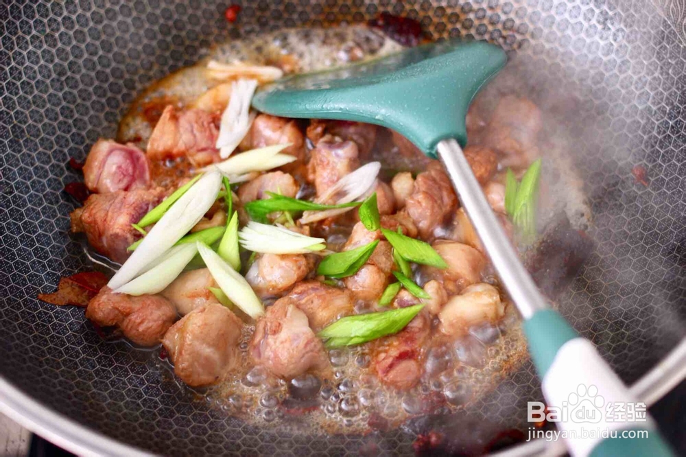 怎么做萝卜双椒啤酒炖鸭