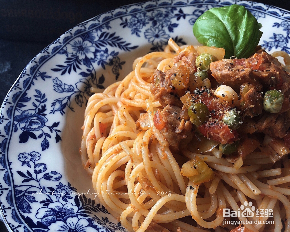 香气浓郁的金枪鱼番茄意面