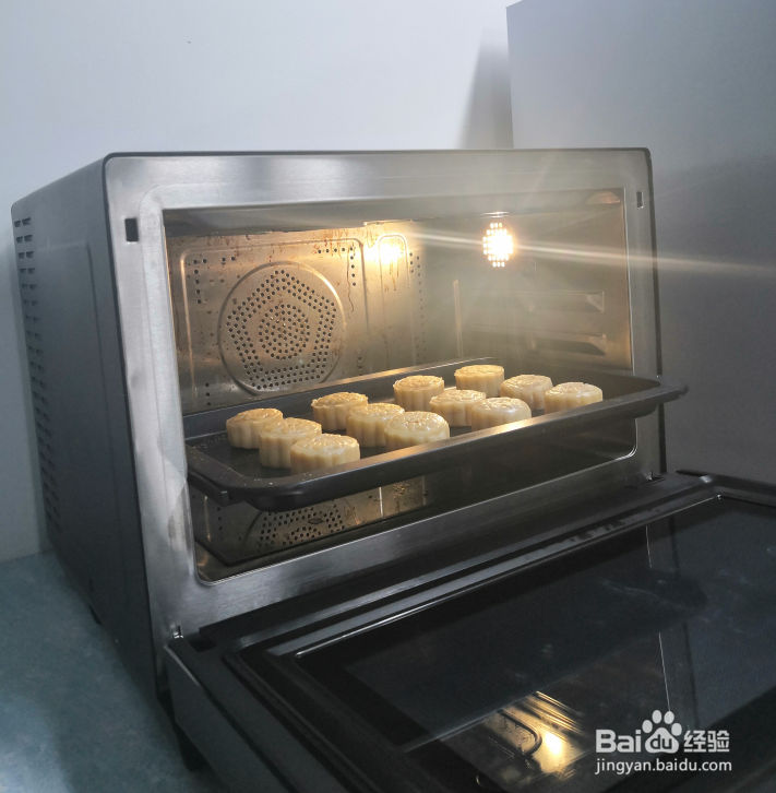 莲蓉蛋黄月饼怎么做？