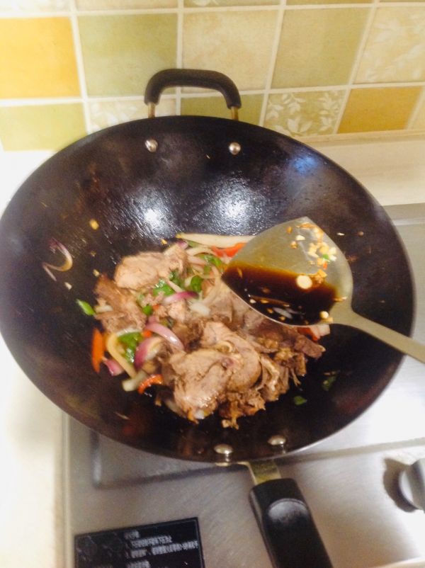 青椒洋葱炒牛肉