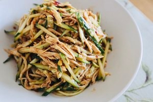 食补佳品凉拌黄瓜鸡丝的做法