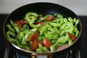 怎么做苦瓜滑蛋炒豆腐