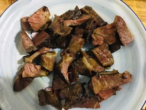 如何做泥蒿辣炒腊肉