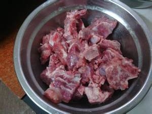 养生食补苦瓜排骨汤的做法
