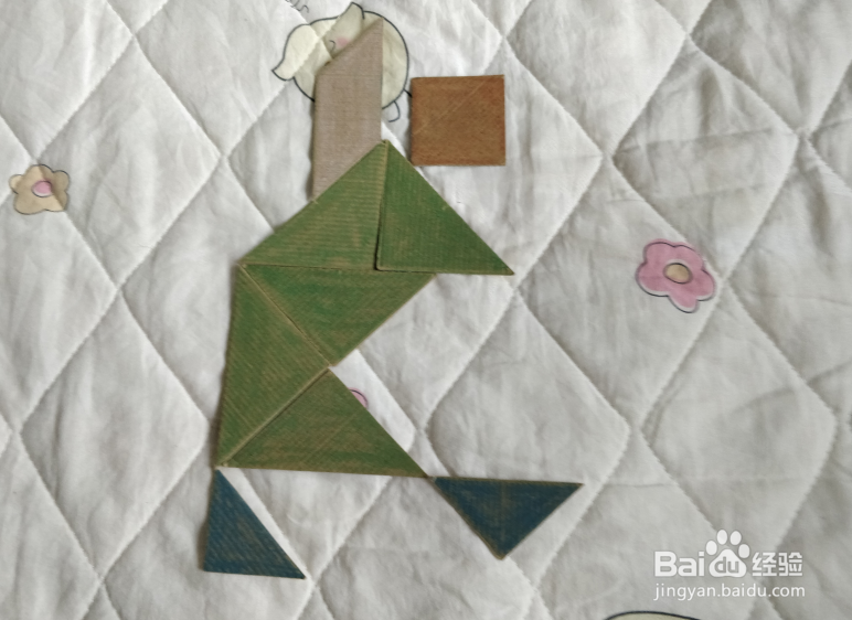 用九巧板怎么拼一个学京剧的小哥哥呢？