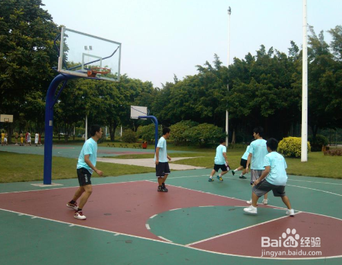打篮球转身跳投怎么完成比较好