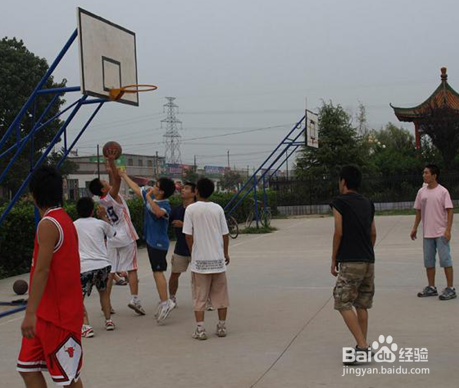 打篮球怎样当好组织后卫？