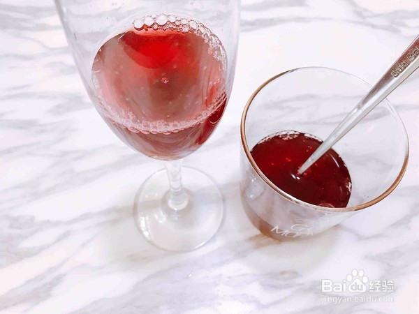 莓果蜂蜜气泡饮