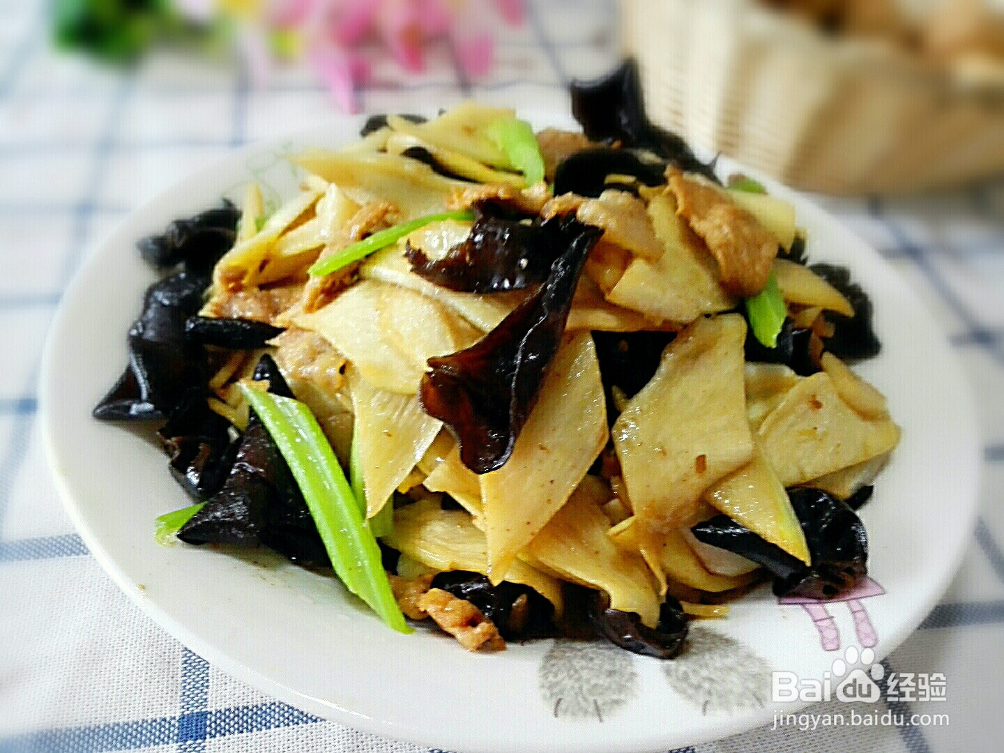 茭白木耳炒肉的做法