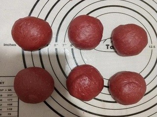 红丝绒草莓面包怎么做
