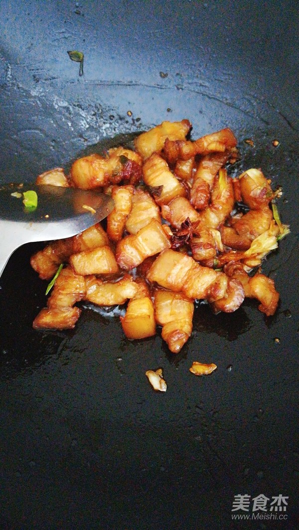 土豆鹌鹑蛋炖五花肉