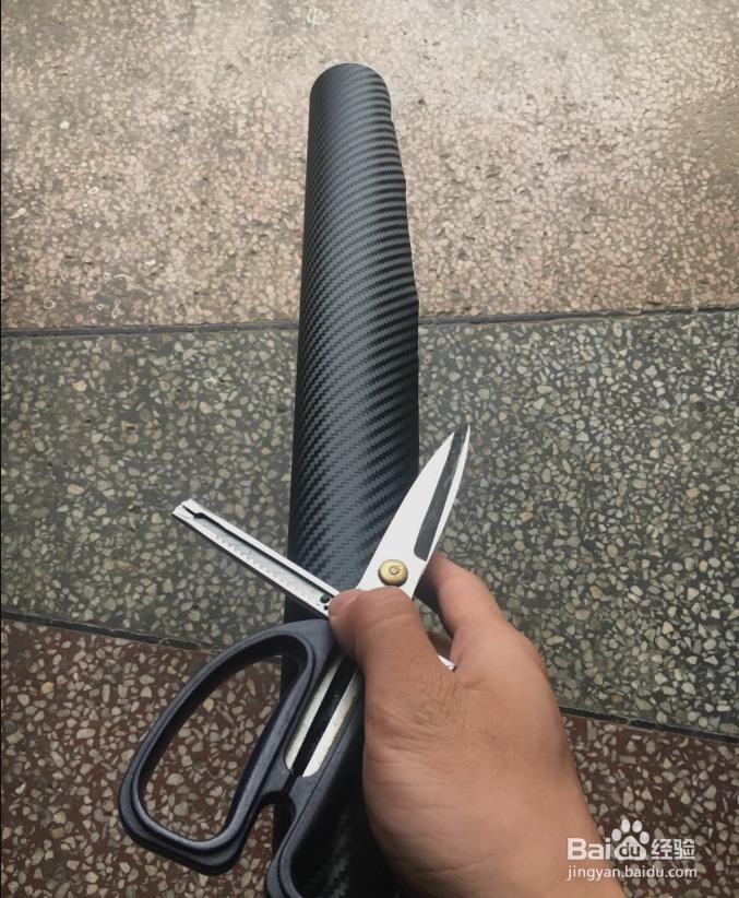 汽车中柱贴膜怎么贴