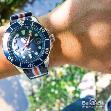 这个夏天的海滩，最好看的比基尼？潜水表不服