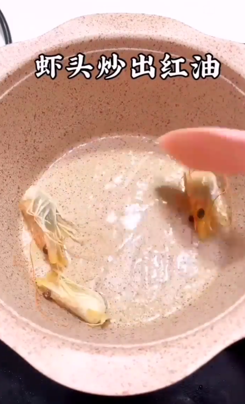 如何做鲜虾菌菇面