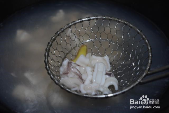 鲜香无比青笋鱿鱼汤