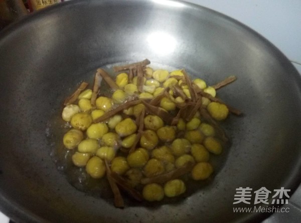 板栗干笋烧鸡腿