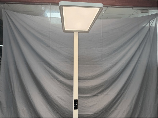 雷士护眼灯好还是孩视宝好？书客、雷士、孩视宝护眼大路灯横评