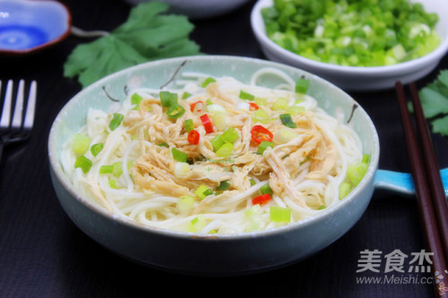 凉拌鸡丝面的做法