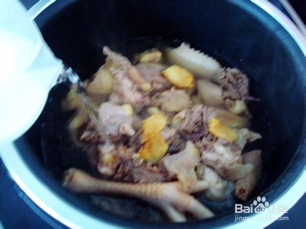 电饭煲荸荠炖鸡制作步骤