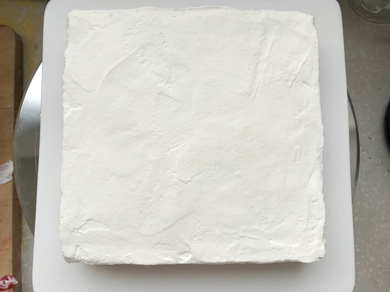 让我们一起学习草莓慕斯奶油蛋糕的做法吧