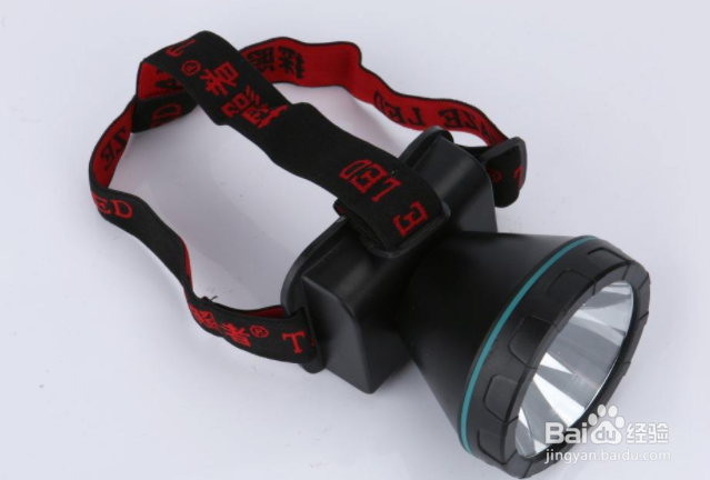 手电怎样安装在头上？电灯怎样固定帽子上？