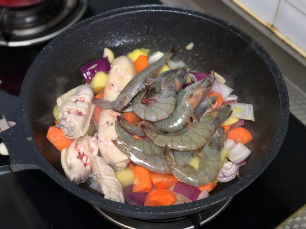 田园鲜虾鸡翅煲