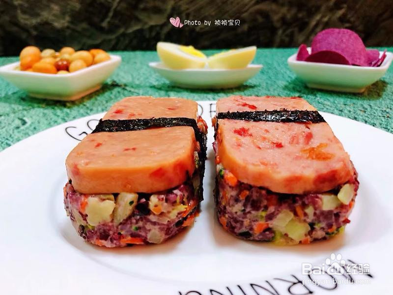 午餐肉时蔬双米堡的做法