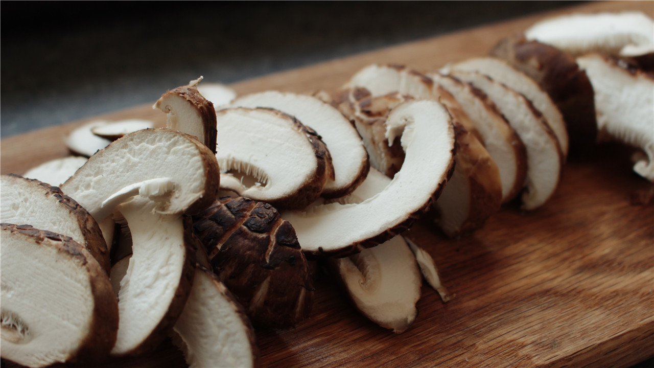 香菇土豆油饭的做法，妈妈们学会了吗？