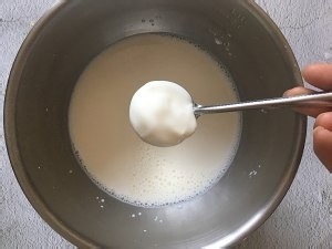 教大家如何制作自制无添加健康的蓝莓酸奶