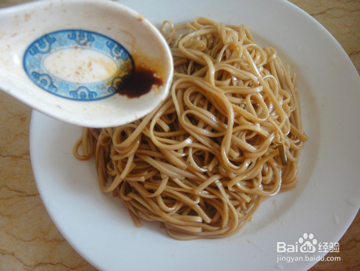 葱油拌面的做法