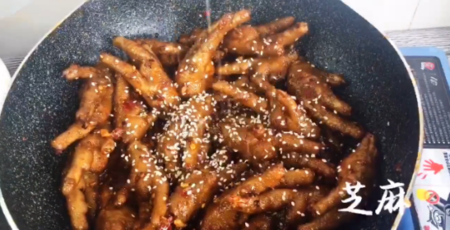 如何做香辣鸡爪。
