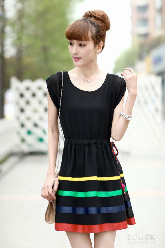 怎样挑选连衣裙 扬长避短？