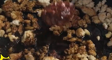 如何制作一碗地道的豌豆杂酱面?