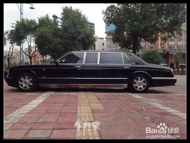 988万的加长宾利,车主广西首富,一副窗帘17万