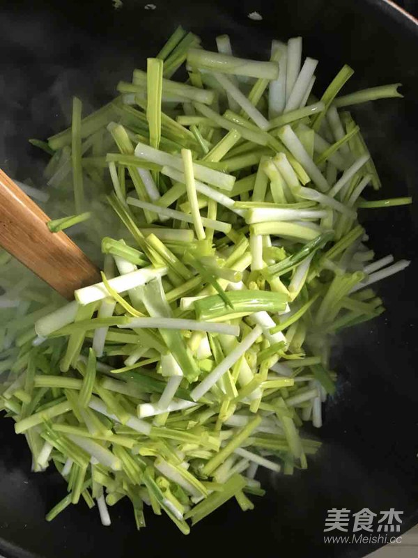 蒜苗鸡蛋的做法