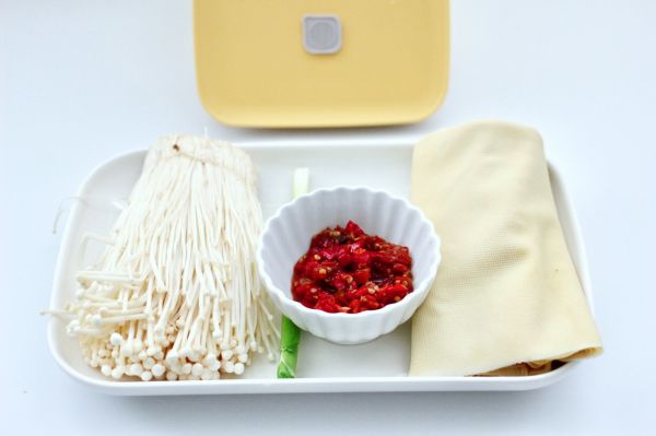 筒骨藕汤+红薯藜麦饭+剁椒金针菇豆皮