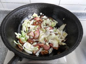 我家的营养早餐之腊肉炒烧饼