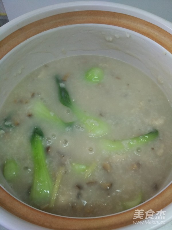 香菇滑鸡粥的做法