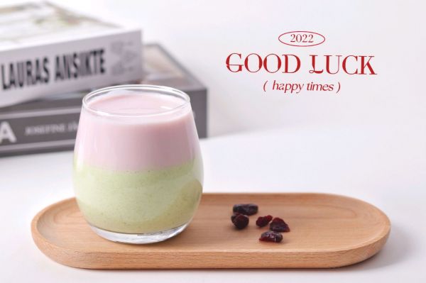 蔓越莓牛油果混合奶昔