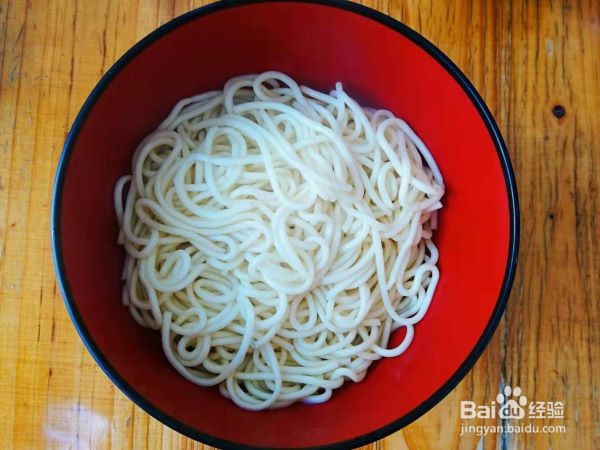 一碗暖心的香菇炖鸡面