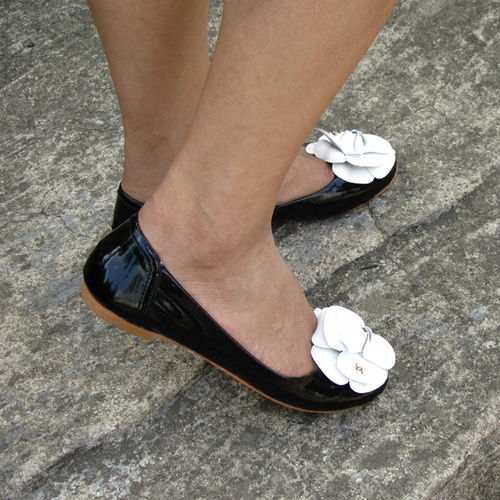 新皮鞋后跟磨脚怎么办