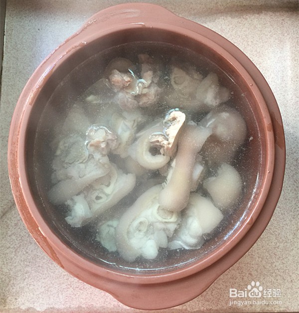 莲藕玉米煲猪蹄的做法
