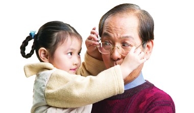 父母要多陪孩子，亲自教育孩子