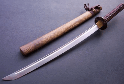 为什么日本武士带两把刀