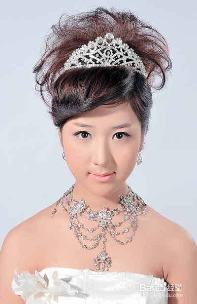 化妆造型之时尚奢华新娘发型设计